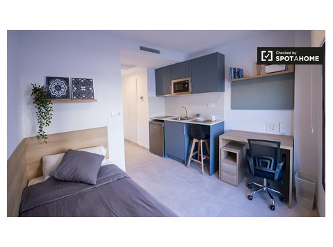 Studio for rent in Camins Al Grau, Valencia - Appartementen