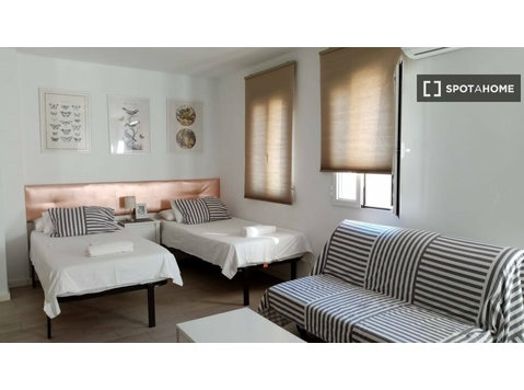 En Corts, Valencia'da kiralık stüdyo - Apartman Daireleri
