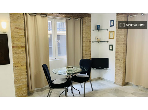 Studio for rent in Trinitat, Valencia - Korterid