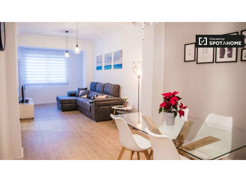 Stylish 3-bedroom apartment for rent in La Saïdia, Valencia - Apartments
