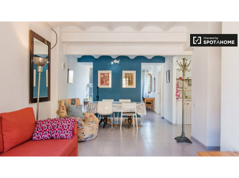 Słoneczny apartament z 1 sypialnią do wynajęcia w Ciutat… - Mieszkanie