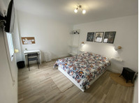 Flatio - all utilities included - 16 m2 Room in Alicante… - Flatshare