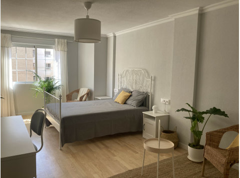 Foguera Room - Elegant, spacious, balcony - Комнаты