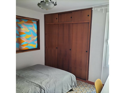 Luceros Room-Stained glass, large closet - Flatshare