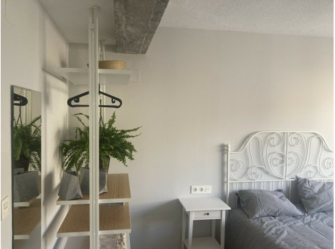 Sant Ferran Room - Very spacious, private balcony - Pisos compartidos
