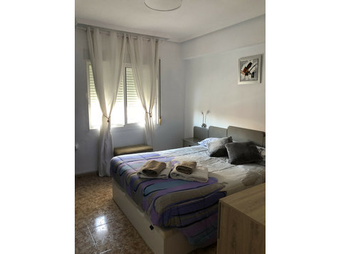 Spacious room in Alicante in El Plá - Pisos compartidos