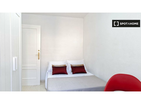 Schönes Zimmer zu vermieten in Pio XII, Alicante - Zu Vermieten