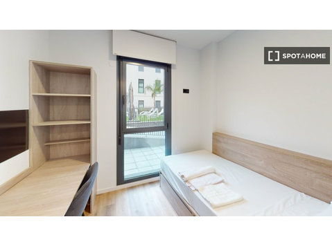 Alicante'de 1 yatak odalı dairede kiralık oda - Kiralık