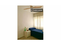 Room for rent in 3-bedroom apartment in Altea, Alicante - За издавање