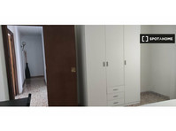 Room for rent in 4-bedroom apartment in Alicante - Vuokralle
