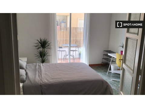 Sant Blai, Alicante'de 4 yatak odalı dairede kiralık oda - Kiralık