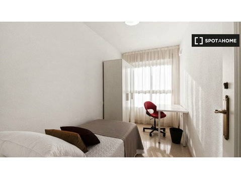 Room for rent in Pio XII, Alicante - Til leje