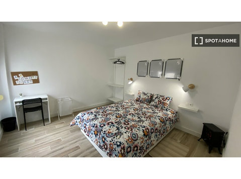 Room for rent in shared 3-bedroom apartment in Alicante - Cho thuê