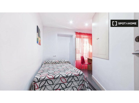 Room in shared apartment in Alicante - Под наем