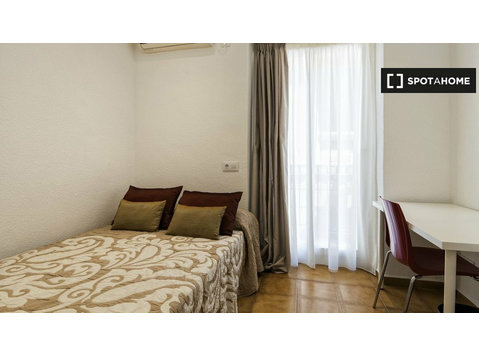 Alicante'de ortak dairede oda - Kiralık