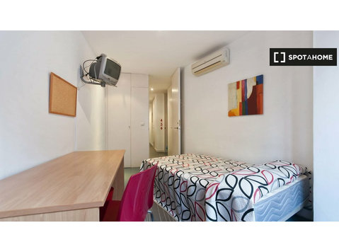 Room in shared apartment in Alicante - השכרה