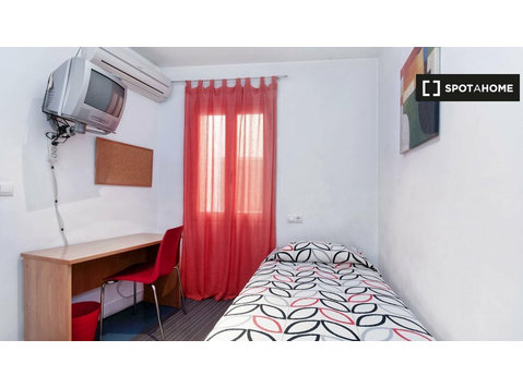 Room in shared apartment in Alicante - Aluguel