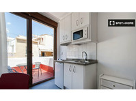 Studio in shared house in Alicante- Only girls - For Rent