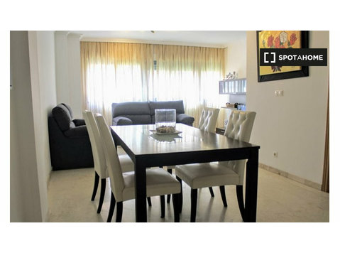 Apartamento de 3 quartos para alugar em Alicante - Apartamentos