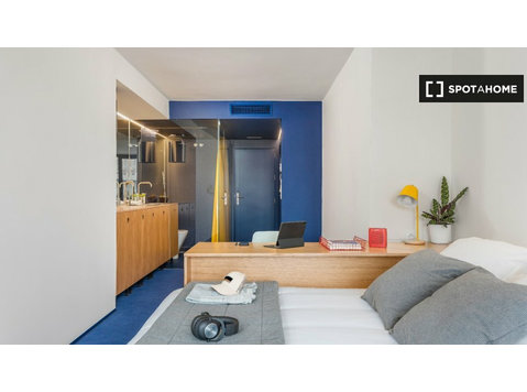 Apartamento estúdio mobiliado para alugar no coração de… - Apartamentos