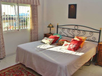 4 Bedroom Quesada Villa on a Corner Plot - Casas