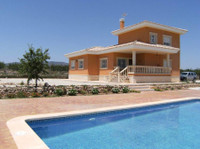 NEW VILLAS IN  CATRAL WITH HABITATION CERTIFICATE - Maisons