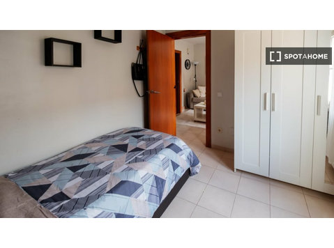 Chambre à louer dans un appartement partagé à Barcelone - À louer
