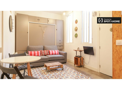 Apartament typu studio do wynajęcia w Cortes w Madrycie - Mieszkanie