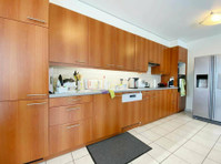 3 BR stunning flat with terrace and garden in Villa. - Appartements