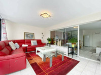 3 BR stunning flat with terrace and garden in Villa. - Appartements