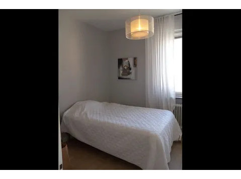 Private Room in Shared Apartment in Enskede-Årsta-Vantör - Camere de inchiriat
