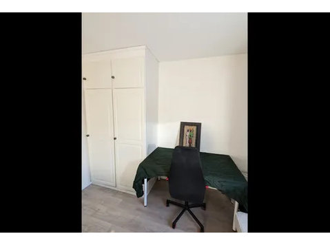 Private Room in Shared Apartment in Ensta - Camere de inchiriat