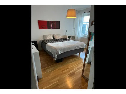 Private Room in Shared Apartment in Hägersten-Liljeholmen - Stanze