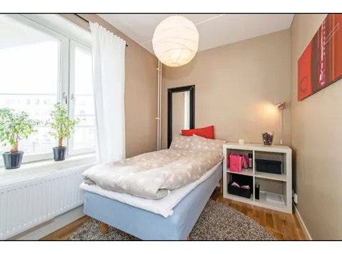 Private Room in Shared Apartment in Hägersten-Liljeholmen - Комнаты