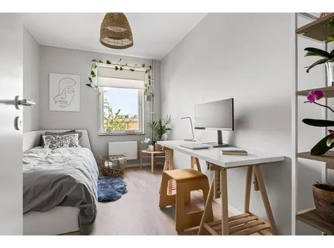 Private Room in Shared Apartment in Ursvik - Συγκατοίκηση