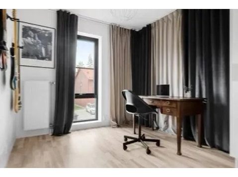 Private Room in Shared Apartment in Märsta Södra - Stanze
