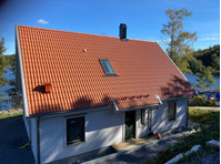 Västra Ingsjövägen, Lindome - Къщи
