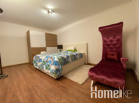 Central and Spacious Apartment with Balcony - Apartmani