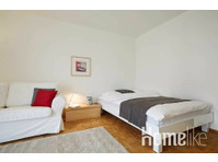 Light spacious apartment within 2 minutes walk of Spalenberg - 아파트