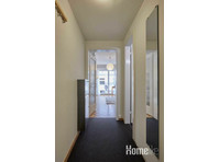 Light spacious apartment within 2 minutes walk of Spalenberg - Apartamentos