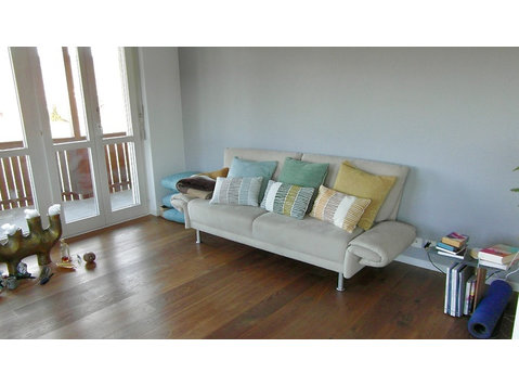 APPARTEMENT 3½ PIÈCES À NIEDERHÜNIGEN (BE), MEUBLÉ, DURÉE… - Appartements équipés