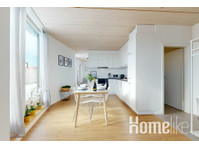 Magnificent modern and bright attic apartment in the city… - アパート