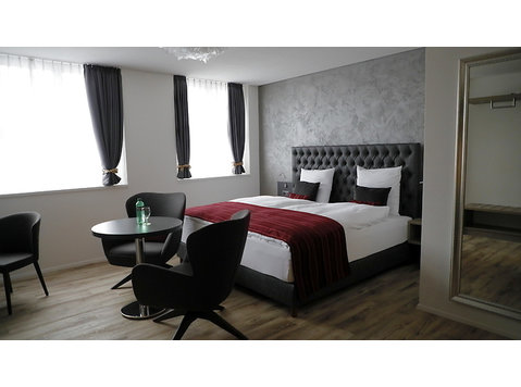 APPARTEMENT 1 PIÈCE À REICHENBURG (SZ), MEUBLÉ - Appartements équipés