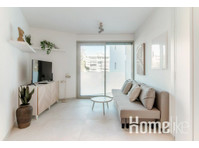 Modern apartment just minutes from the station - อพาร์ตเม้นท์