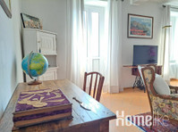 Romantic lakefront apartment in the heart of Gandria - דירות