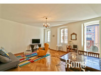 Charming apartment in Sion old town - דירות