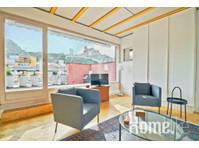 Cozy penthouse in the old town of Sion - דירות