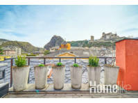 Cozy penthouse in the old town of Sion - Apartamente