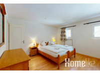 Great spaceous apartment with south looking balcony - Apartments