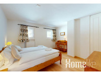 Great spaceous apartment with south looking balcony - דירות